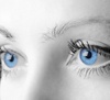 Neue Augenfarbe, neuer Mensch? Erfahren Sie in diesem Blogpost von Dynoptic welche Möglichkeiten es gibt, um die Augenfarbe temporär oder permanent zu verändern