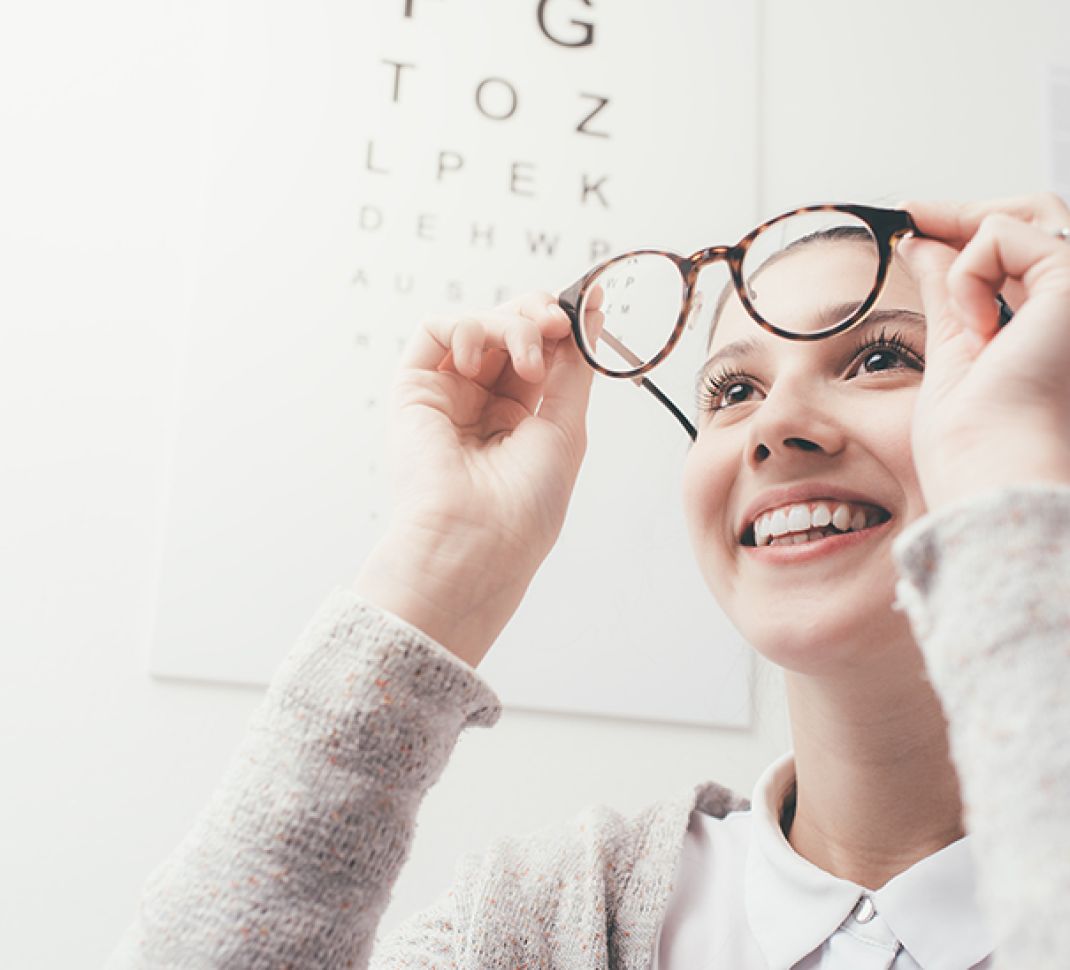 Sehtest - Dynoptic - Optiker - Optiker Schweiz - Brillen - Sonnenbrillen - Kontaktlinsen - Linsenmittel - Pflegemittel - Herrenbrillen - Damenbrillen - Kinderbrillen - Lesebrillen - Blaufilter-Brillen - Opticiens - Opticiens Suisse - Lunettes - Lunettes de soleil - Lentilles de contact - Produits de soin - Lunettes Hommes - Lunettes Femmes - Lunettes Enfants - Lunettes de Lecture - Lunettes à Filtre Bleu - Ottico - Ottico Svizzera - Occhiali - Occhiali da sole - Lenti a contatto - Prodotti per la cura - Occhiali da uomo - Occhiali da donna - Occhiali per bambini - Occhiali da lettura - Occhiali con filtro blu Sehtest - Dynoptic - Optiker - Optiker Schweiz - Brillen - Sonnenbrillen - Kontaktlinsen - Linsenmittel - Pflegemittel - Herrenbrillen - Damenbrillen - Kinderbrillen - Lesebrillen - Blaufilter-Brillen - Opticiens - Opticiens Suisse - Lunettes - Lunettes de soleil - Lentilles de contact - Produits de soin - Lunettes Hommes - Lunettes Femmes - Lunettes Enfants - Lunettes de Lecture - Lunettes à Filtre Bleu - Ottico - Ottico Svizzera - Occhiali - Occhiali da sole - Lenti a contatto - Prodotti per la cura - Occhiali da uomo - Occhiali da donna - Occhiali per bambini - Occhiali da lettura - Occhiali con filtro blu