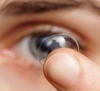 Impronta sull'occhio da lente a contatto - Dynoptic è il marchio di qualità per occhiali e lenti: shop e consulenza personalizzata presso 100 dynoptic. 