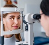 Quand il s'agit de la santé oculaire, les optométristes et ophtalmologues sont à consulter. Dans quelle situation allez-vous voir qui? Apprenez-en plus! 