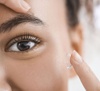 Vous vous demandez si les lentilles journalières sont le bon choix pour vous ? Découvrez 10 faits passionnants dans ce blog post de Dynoptic.